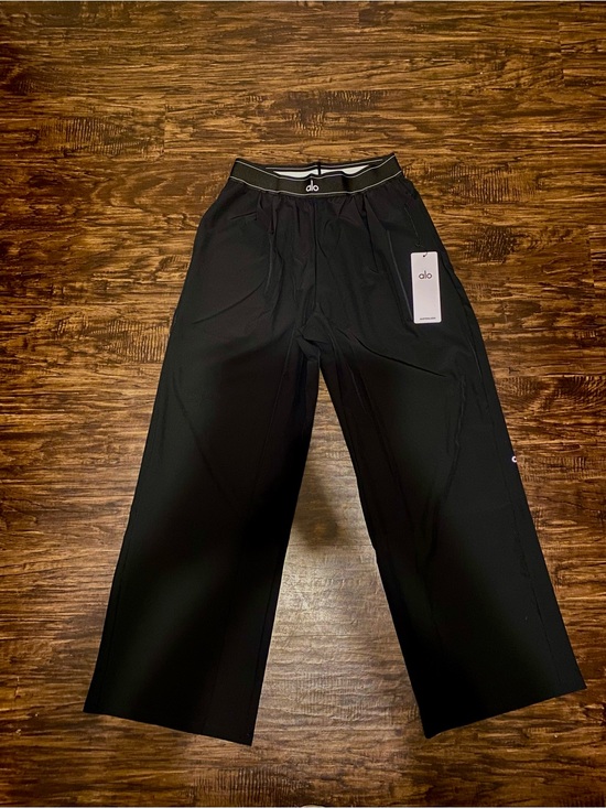 ALO Yoga Pants - Alo Yoga Black Suit Up Trousers - Regular Sizing - Size Large